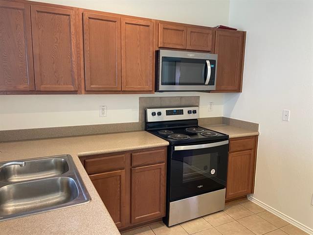 Building Photo - 825 Sheryn Dr