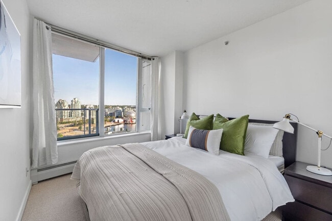 Building Photo - 688 Abbott St