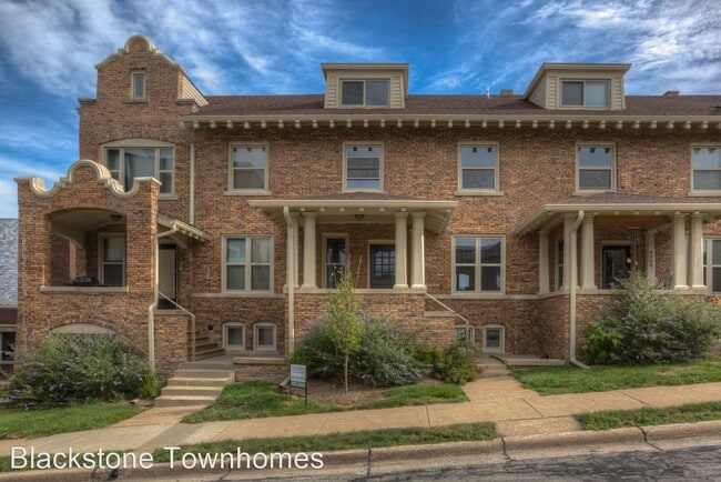 Building Photo - 320 S 40th St