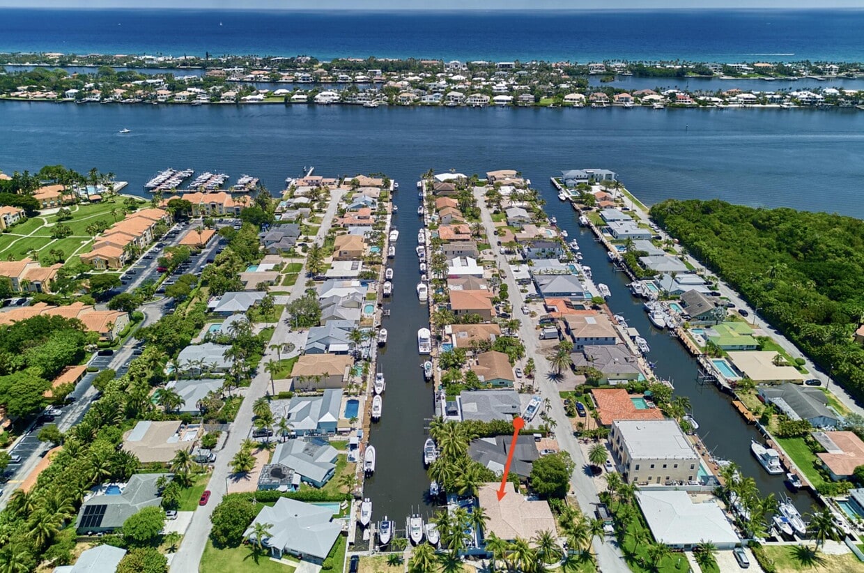 Primary Photo - 100 Neptune Dr