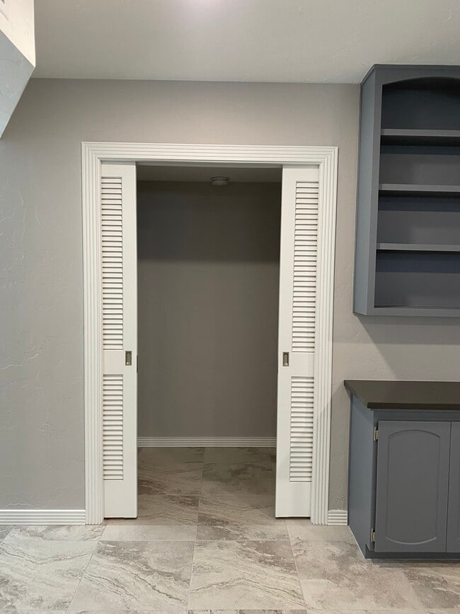 Building Photo - 378 Jones Dr
