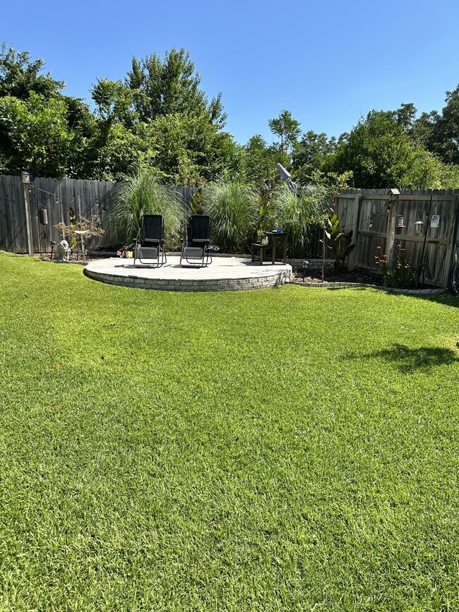 Building Photo - 330 Magnolia Ln
