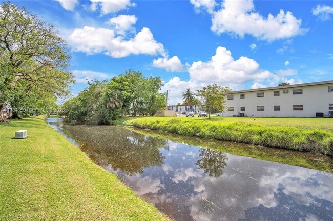 Building Photo - 7344 SW 8th Ct