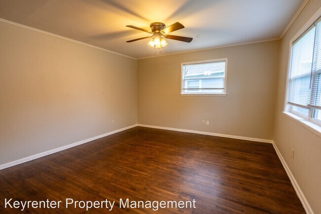 Foto del edificio - 3 br, 1 bath House - 533 E Fort Worth Dr