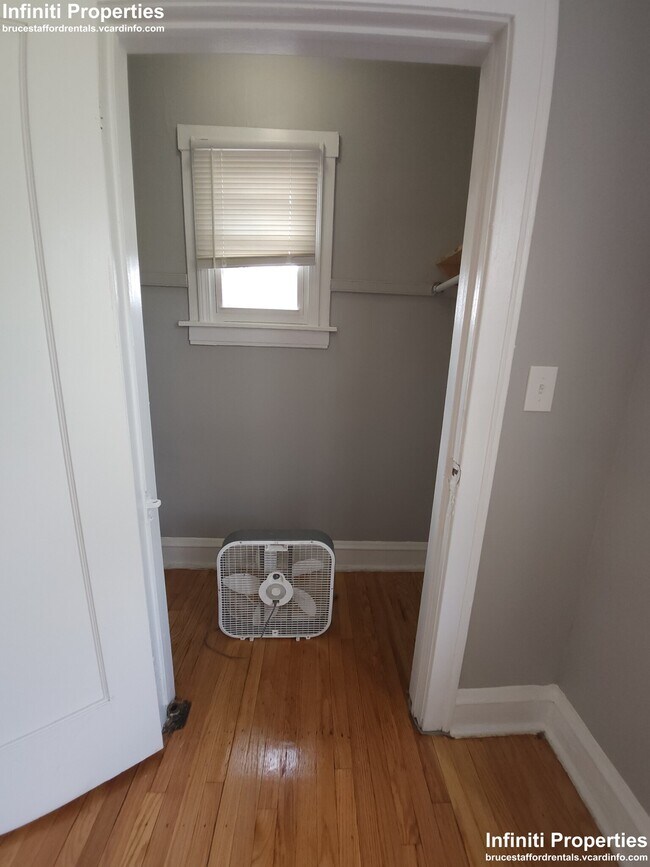 Building Photo - 625 E 80th St