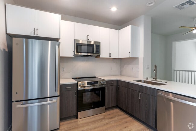 2BR, 2.5BA - 1263SF - Kitchen - Museum Park