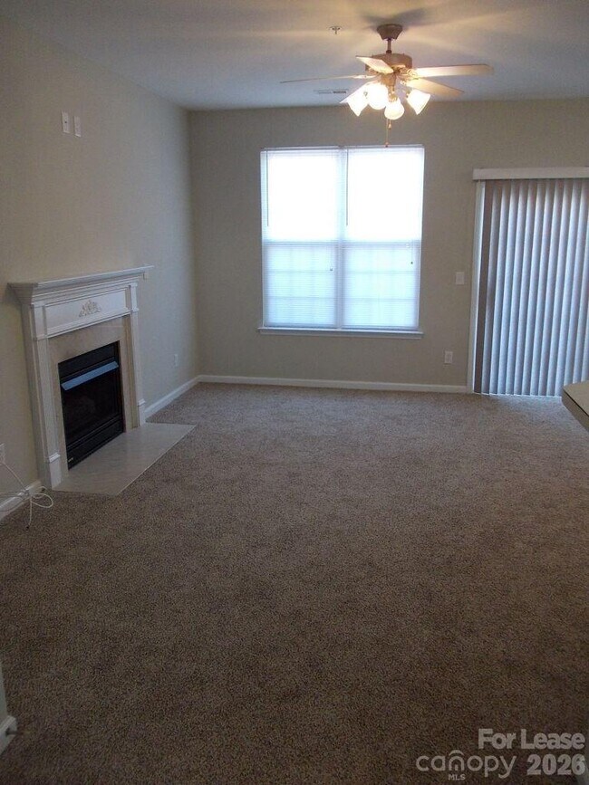 Foto del edificio - 8488 Chaceview Ct