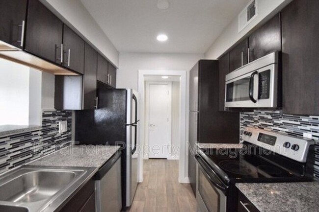 Building Photo - 731 Byrnes Dr
