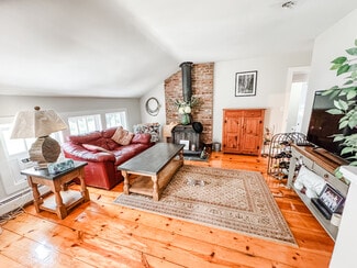 Building Photo - 21 Platts Hill Rd