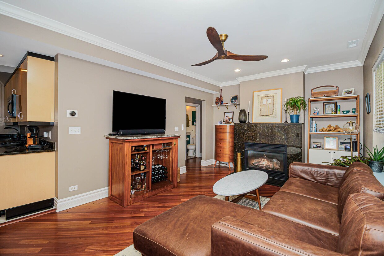 Primary Photo - 3133 W Palmer Blvd