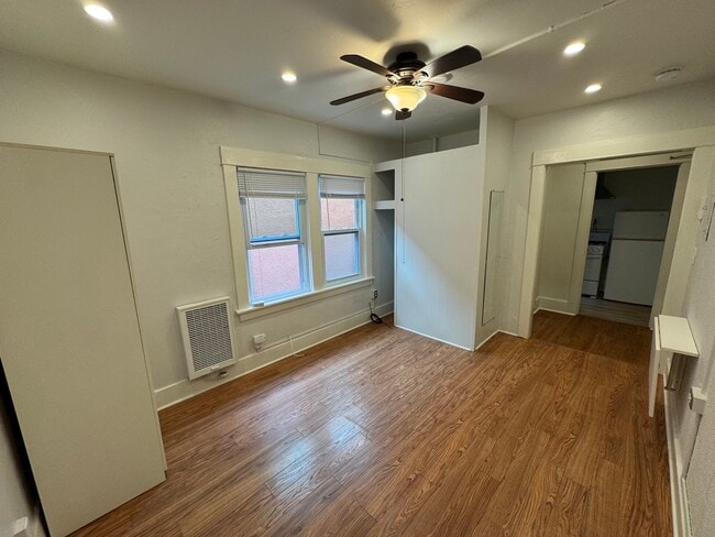 Building Photo - 40 Brooks Ave