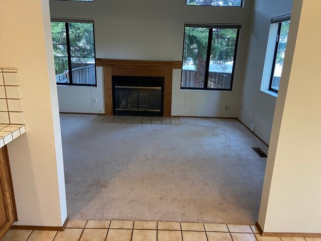 Building Photo - 998 Lundy Ln