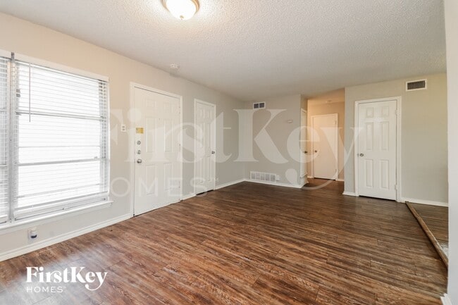 Building Photo - 3101 Marydale Rd
