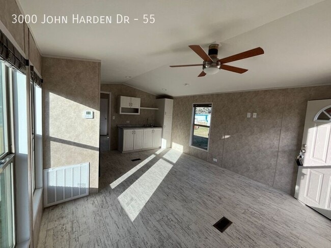 Building Photo - 3000 John Harden Dr