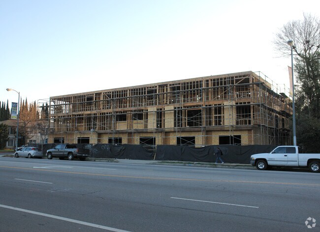 Building Photo - 5056 Laurel Canyon Blvd