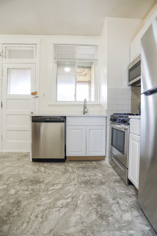 Photo - 1445 W Argyle St Apartment