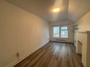 Building Photo - 1808 4th Av W