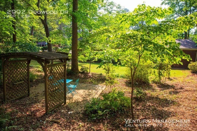 Building Photo - 2992 Dogwood Dr