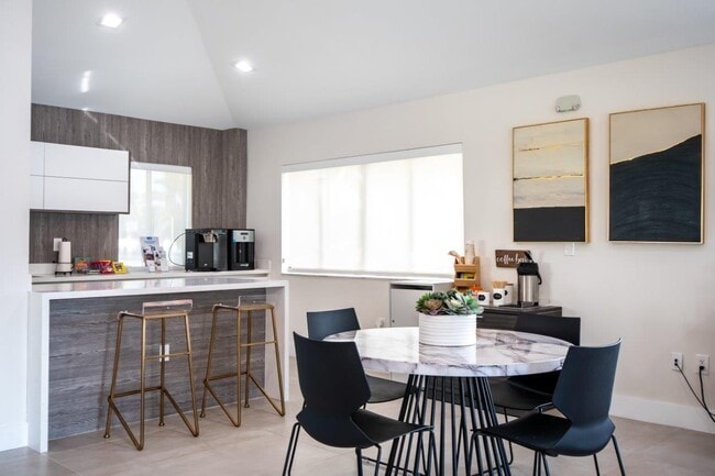 Building Photo - Legacy Palm Gardens