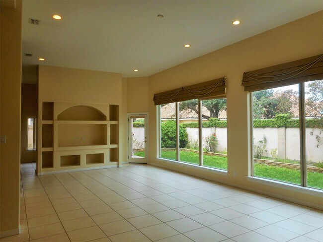 Building Photo - 404 Yellowhammer Ave