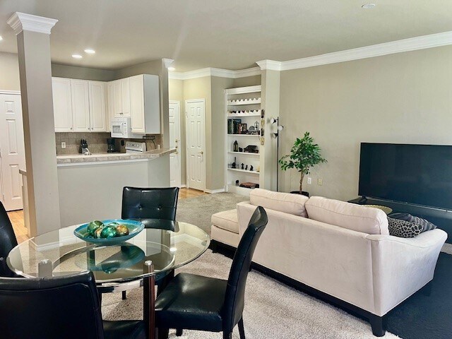 Foto del edificio - 2400 McCue Rd