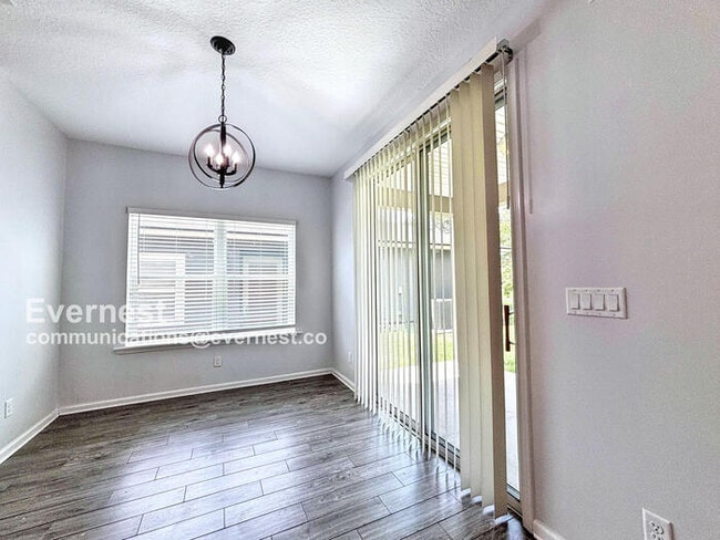 Foto del edificio - 2451 Caney Oaks Dr E