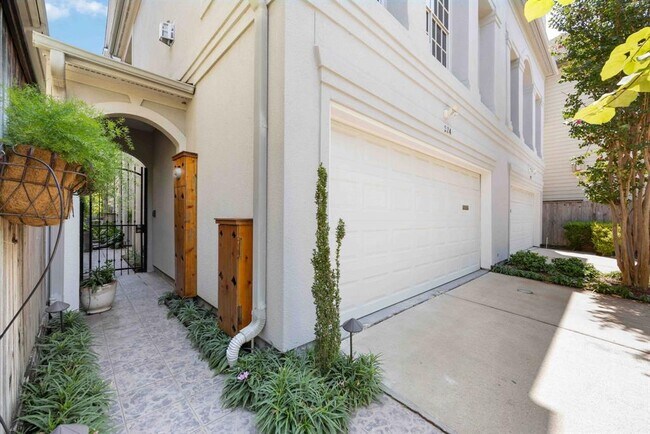 Building Photo - 224 Birdsall St