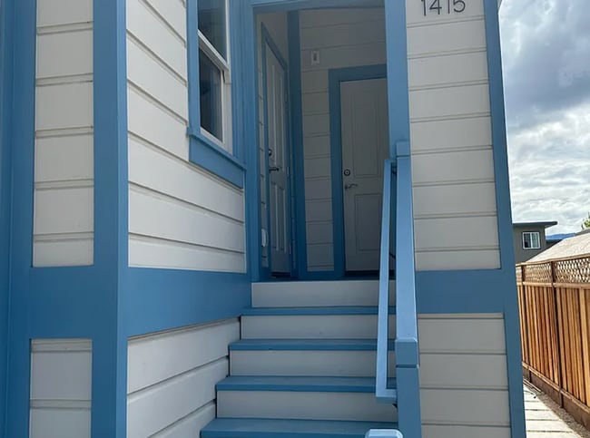 Building Photo - Updated top floor 1 bedroom In A Great Neighborhood!