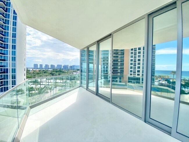 Foto del edificio - 18975 Collins Ave
