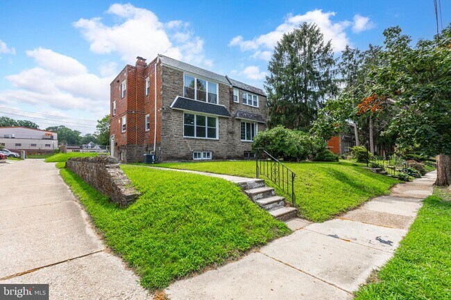 Building Photo - 1026 E Cliveden St