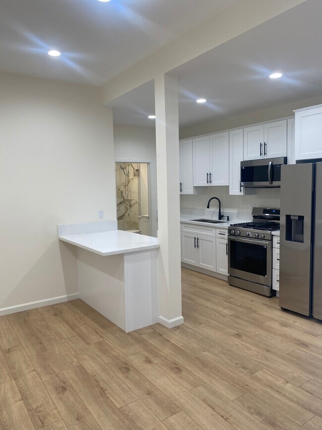 Foto del edificio - 405 W Broadway