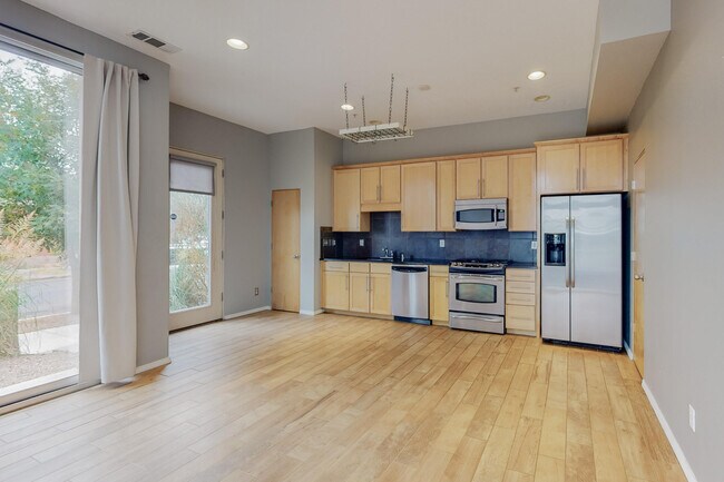 Building Photo - 885 Silver Ave SW