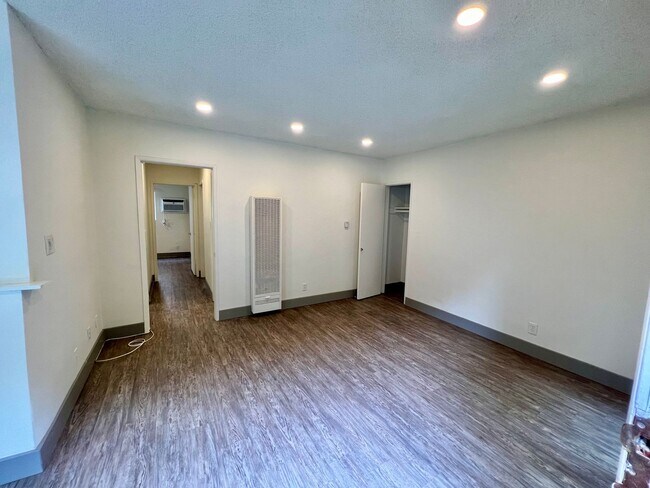 Foto del edificio - 12727 Matteson Ave