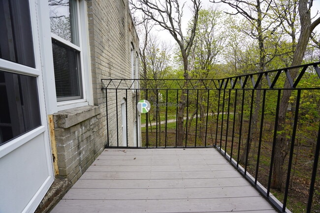 Building Photo - 76 Gordon St