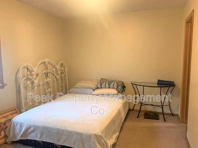 Building Photo - 514 Strachan Dr