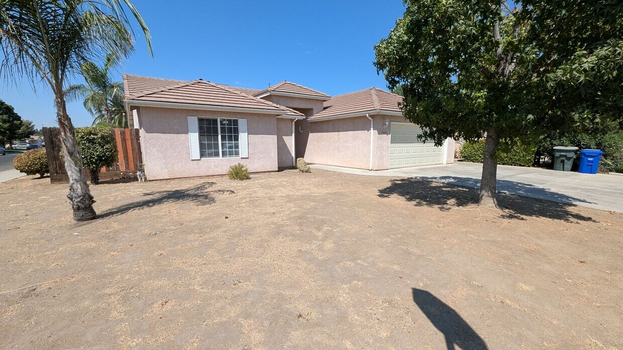 Foto principal - Beautiful Westside 3 Bedroom 2 Bath Home