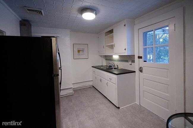 Building Photo - 2 br, 1 bath Apartment - 278 Albany Avenue 2F