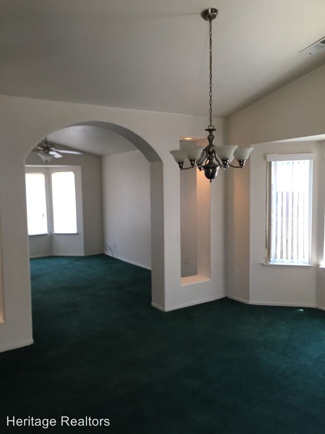 Building Photo - 271 Riviera Dr