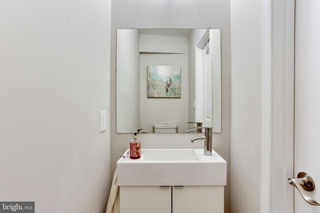 Building Photo - 1816 Minnesota Ave SE