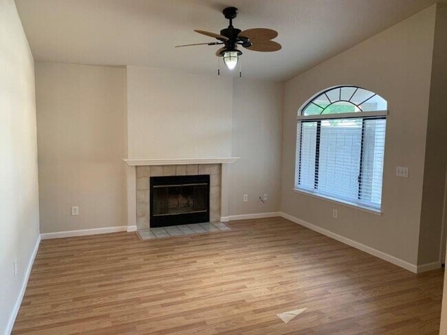 Foto del edificio - 8228 Bluehaven Ct