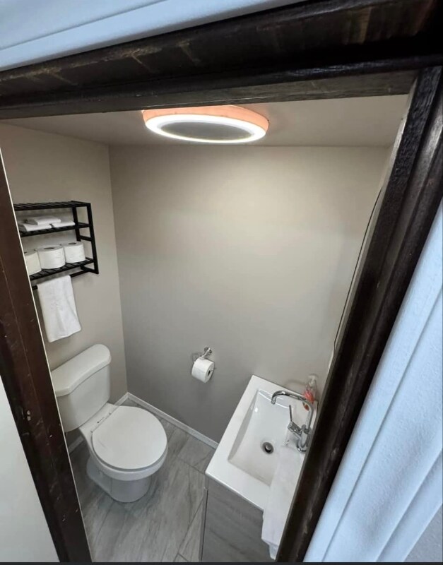 Foto del edificio - 308 W 6th St