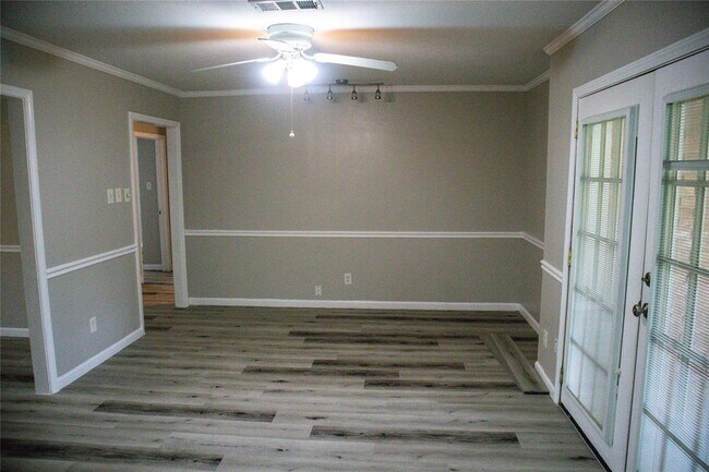 Building Photo - 1821 Dolphin Dr