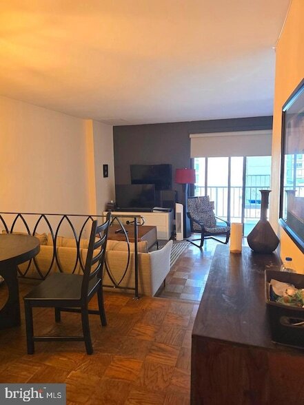 Foto principal - 2201 L St NW