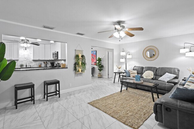 Foto del edificio - 4416 Fuschia Cir S