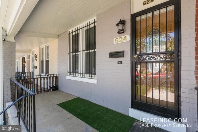 Building Photo - 624 Irving St NW