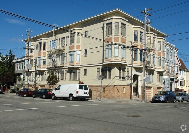 Building Photo - 695 3rd St