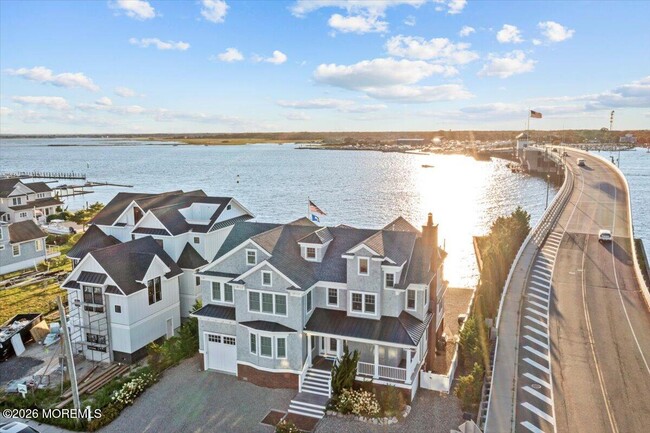 Building Photo - 1200 Bay Ave