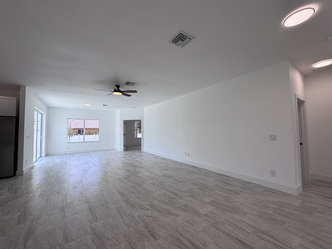 Foto del edificio - 1605 Nora Ln