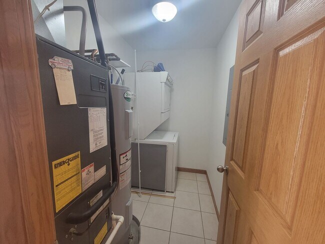 Foto del edificio - Beautiful 2 Bed, 2 Bath Luxury Condo - Free Month w/13 mo Lease!