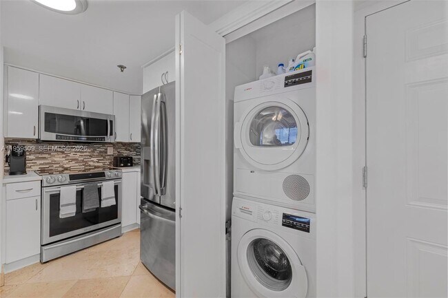 Foto del edificio - 540 Brickell Key Dr